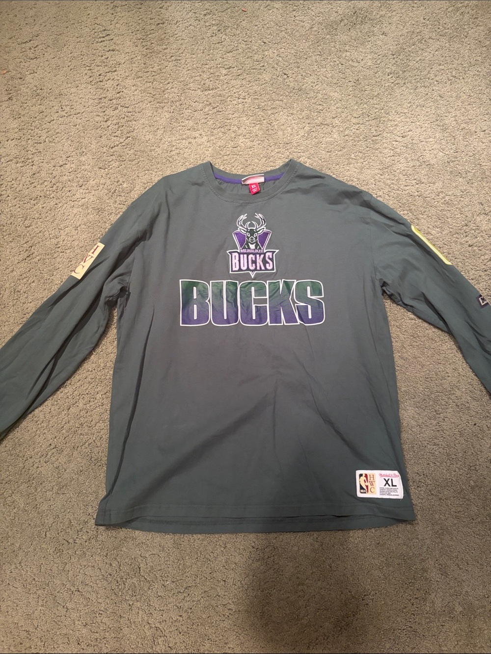 Milwaukee Bucks Men’s Long Sleeve Tee - Green
